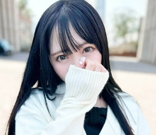 FC2PPV-4663929 黑发小恶魔给老男人打手枪