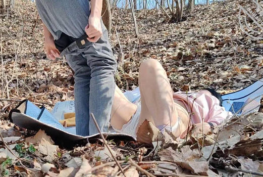 在山上和干妈打野战