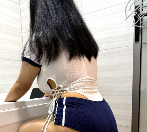 日系服饰妹妹水中自慰后射之