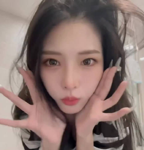 可爱活泼的美女被干到失声-Looks