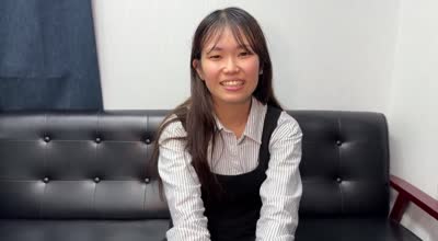 FC2PPV-4572409她是一个超级可爱的18岁女孩